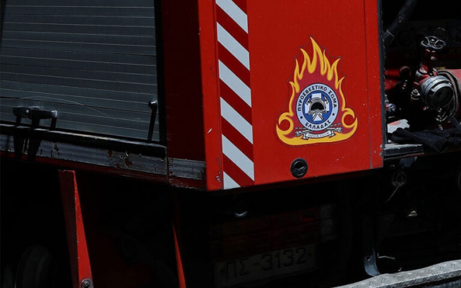 Φωτιά στη Νίκαια – Άμεση κινητοποίηση των δυνάμεων της Πυροσβεστικής