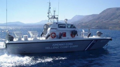 Ημιβύθιση ταχύπλοου με 8 επιβαίνοντες μεταξύ Αίγινας και Πειραιά  - Μεταφέρθηκαν στη Μαρίνα Ζέας