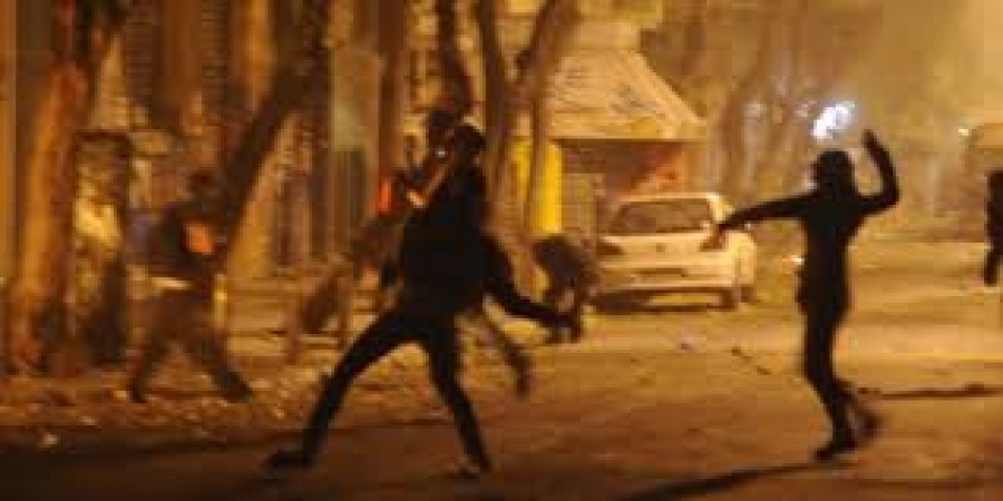 Επεισόδια με μολότοφ κατά διμοιρίας των ΜΑΤ στην Αθήνα – Τραυματίστηκε αστυνομικός