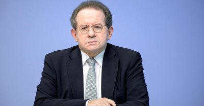 Constancio (EKT): Η ευνοϊκή τροπή των ελληνικών εξελίξεων αξίζει καλύτερης αναγνώρισης