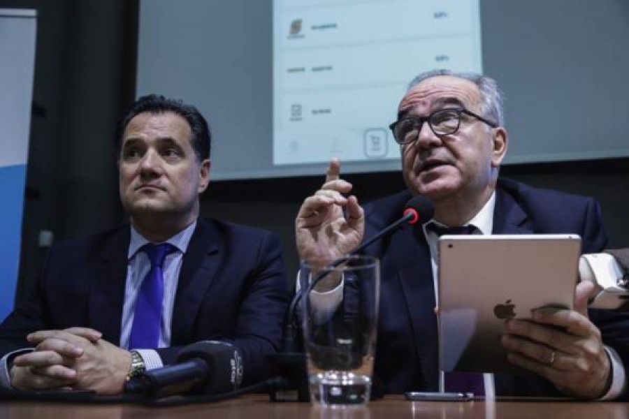 Σε καραντίνα Γεωργιάδης, Παπαθανάσης, Πλακιωτάκης μετά την επαφή με κρούσμα