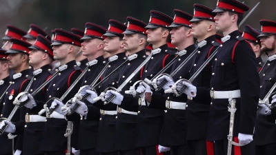 Χωρίς άμυνα, η Βρετανία - Έκθεση σοκ στρατηγών: «Χωρίς πολεμικό σχέδιο, χωρίς πυρομαχικά» και μόνο 10.000 στρατιώτες