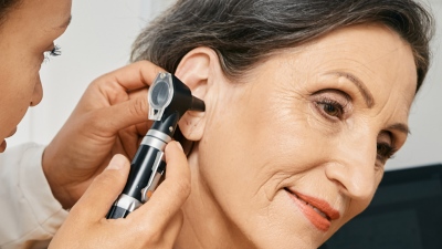 Αιφνίδια βαρηκοΐα: Είναι αποτελεσματικές οι ενδοτυμπανικές ενέσεις;