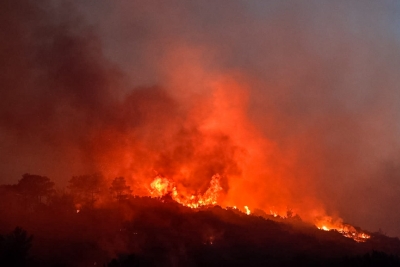 Φωτιά σε χορτολιβαδική έκταση στην Κάρυστο