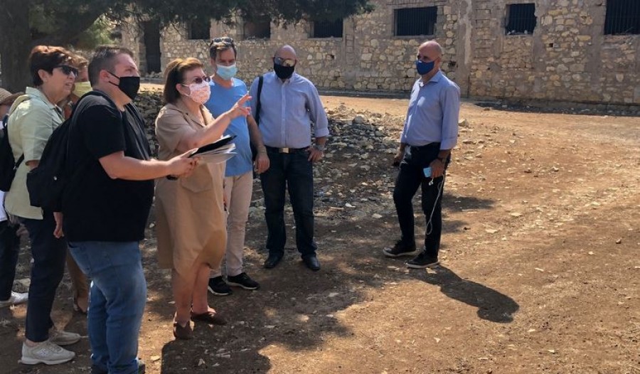 Στη Λέρο κλιμάκιο του ΥΠΠΟΑ – Μενδώνη: Πρέπει να  αποτελέσει πόλο έλξης για τους λάτρεις του ιστορικού τουρισμού