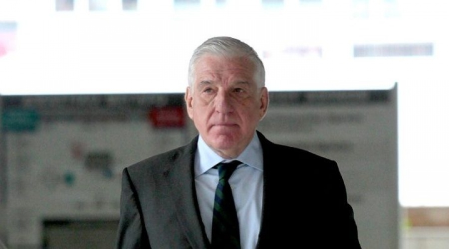 Μαραθώνια η απολογία Παπαντωνίου για παράνομες αμοιβές - Σφοδρή αντιπαράθεση με τους ανακριτές