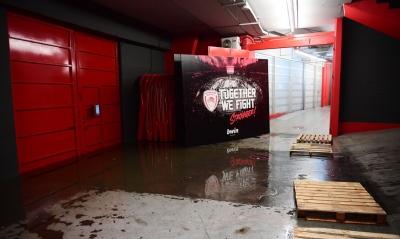 Ανέκδοτο έχει καταντήσει η κρατική ξεφτίλα - Πλημμύρισε και πάλι το ΣΕΦ, αναβλήθηκε το παιχνίδι του Ολυμπιακού