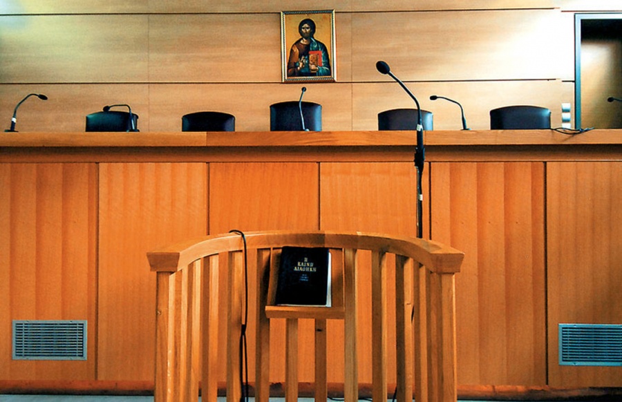 Διπλή εισαγγελική παρέμβαση για τις αναρτήσεις κατά Παυλόπουλου και Τσίπρα από αντεισαγγελέα Εφετών