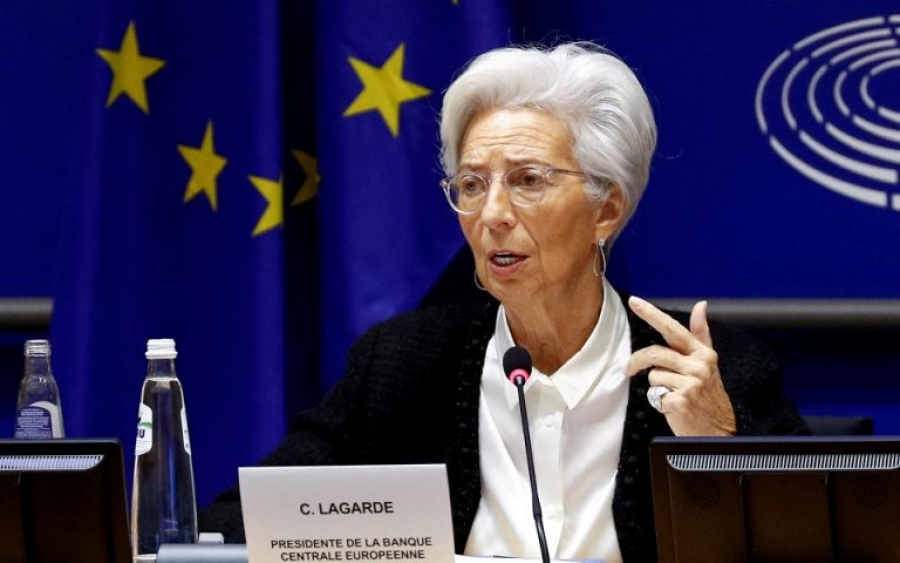 Τροχαίο για την Lagarde - Κατέληξε με νάρθηκα στον αυχένα