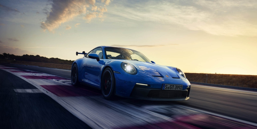 Ατμοσφαιρική και manual η νέα Porsche 911 GT3!