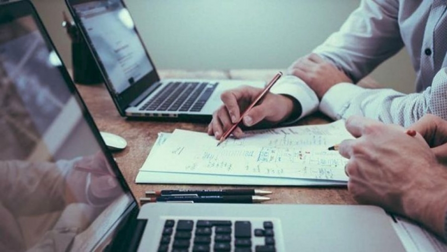 Eurostat: Επτά στους 10 Έλληνες αντιμετωπίζουν κίνδυνο για την ψυχική τους υγεία στην εργασία