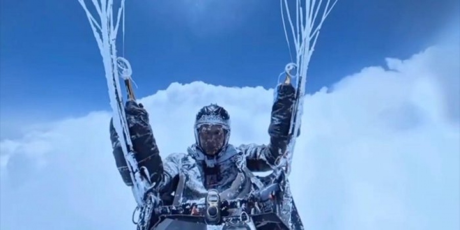 Τυχερός… Κινέζος έκανε άλμα με αλεξίπτωτο από τα… 8.000 μέτρα και τους -40°C και… επέζησε