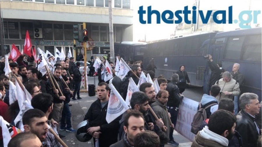 Επεισόδια έξω από το ξενοδοχείο που μιλάει ο Τσίπρας στη Θεσσαλονίκη