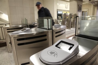 Κλειστές όλες οι πύλες στους σταθμούς μετρό και ηλεκτρικού - Αύξηση των εσόδων κατά 22% τον Φεβρουάριο του 2019