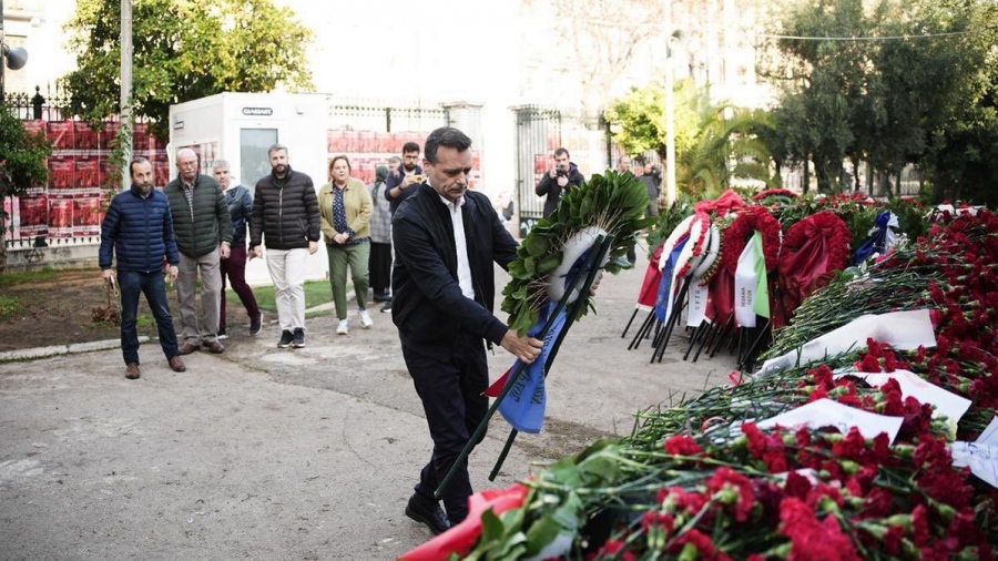 Στεφάνι στο Πολυτεχνείο κατέθεσε ο Δούκας - Το μήνυμα που έστειλε ο Δήμαρχος Αθηναίων