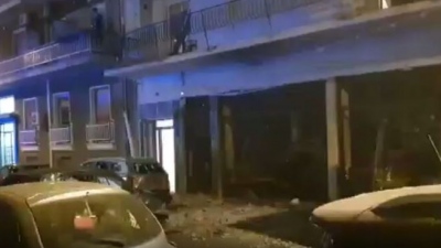 Καλλιθέα: Έκρηξη σε κάβα - Ζημιές και σε διαμερίσματα, έρευνες της Ελληνικής Αστυνομίας