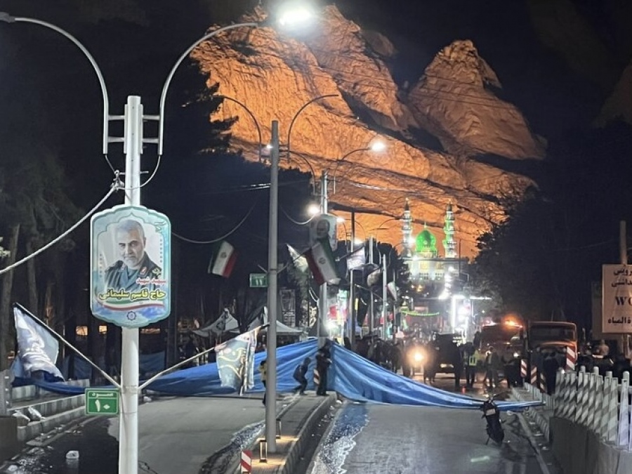 Βράζει το Ιράν για τους 84 νεκρούς - Απειλούν με σκληρά αντίποινα οι Φρουροί της Επανάστασης - ΗΠΑ: Ο ISIS ήταν...