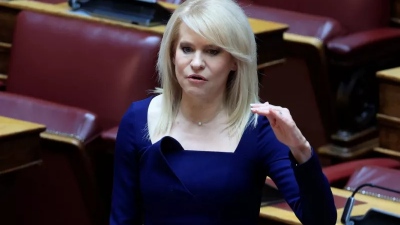 Ψάχνεται η Τζάκρη για ΠΑΣΟΚ και για Καρυστιανού αλλά μάλλον θα φάει πόρτα και από τους δύο