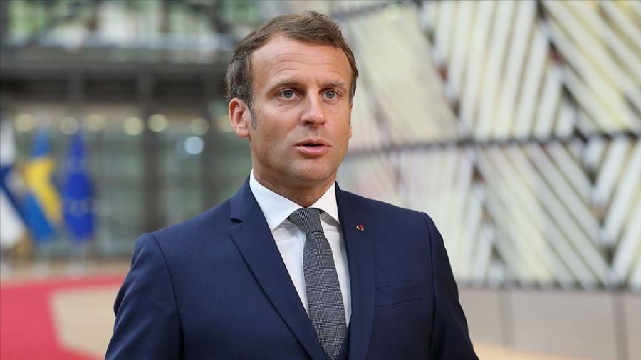 Macron: Η Γαλλία στέκεται στο πλευρό της Ελλάδας που υποφέρει πολύ