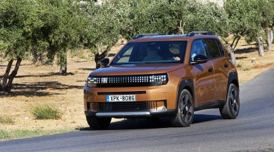 Δοκιμάζουμε το παιχνιδιάρικο Fiat Grande Panda Hybrid 110 PS