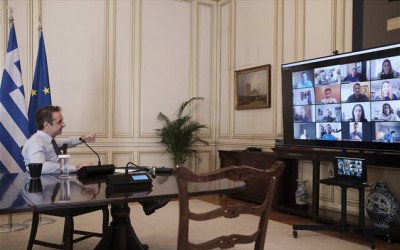 Τηλεδιάσκεψη υπό τον πρωθυπουργό για τον κορωνοϊό – Μητσοτάκης: Έτοιμοι για νέα περιοριστικά μέτρα στην Αττική