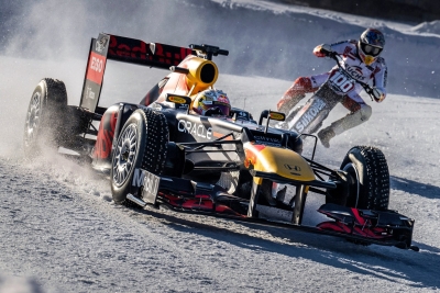 O Max Verstappen ντριφτάρει με μία RB8 στα χιόνια