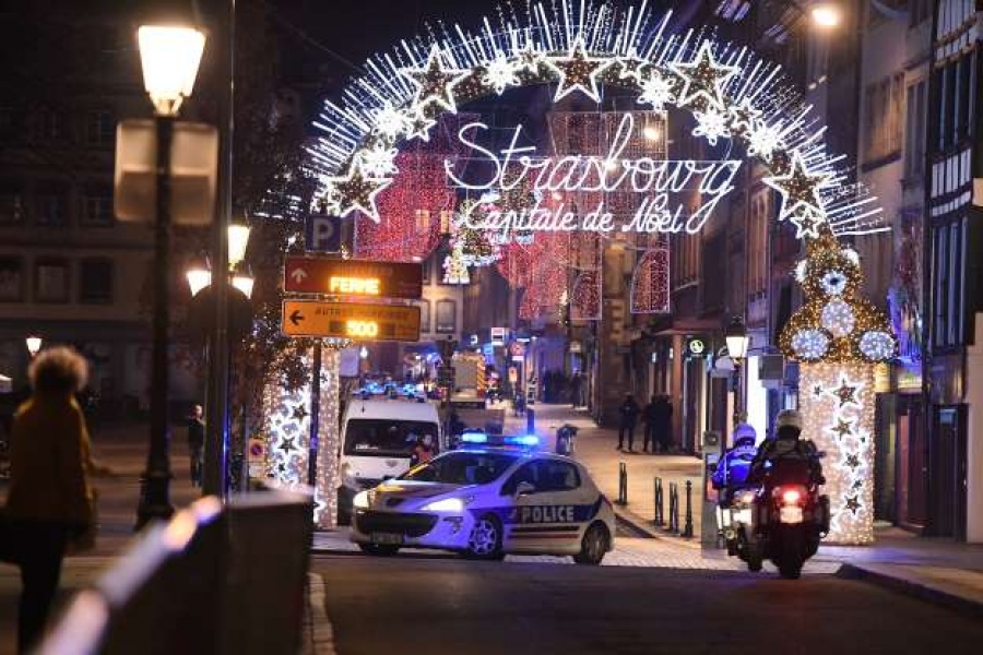 Γαλλία: Ασύλληπτος ο δράστης της επίθεσης στο Στρασβούργο – Φόβοι για νέα επίθεση
