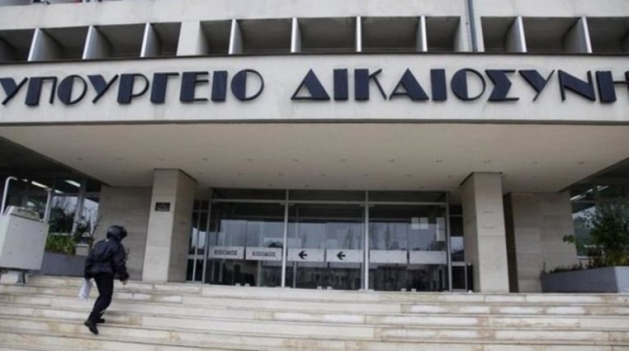 Κρίσιμη συνάντηση του Φλωρίδη με τους συμβολαιογράφους για την αποχή