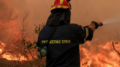 Μάχη με τις φλόγες σε όλη τη χώρα - Κάηκαν σπίτια σε Πόρτο Γερμενό - Φωτιές σε Κορινθία, Άραξο, Αχαΐα, Ιτέα