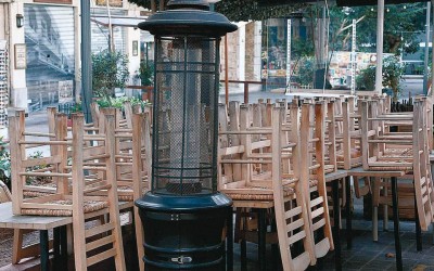 Στο εμβόλιο του κορωνοϊού οι ελπίδες για το 2021 - Τεράστιο πλήγμα σε οικονομία και κοινωνία