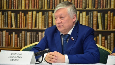 Η Ουκρανία καταδίκασε σε φυλάκιση τον θρύλο του σκακιού Anatoly Karpov για ... τις πολιτικές του θέσεις