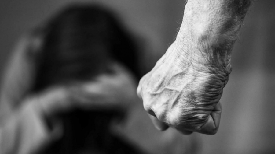Παραλίγο γυναικοκτονία και στα Γρεβενά: Στο νοσοκομείο 45χρονη μετά από άγριο ξυλοδαρμό από τον σύζυγό της