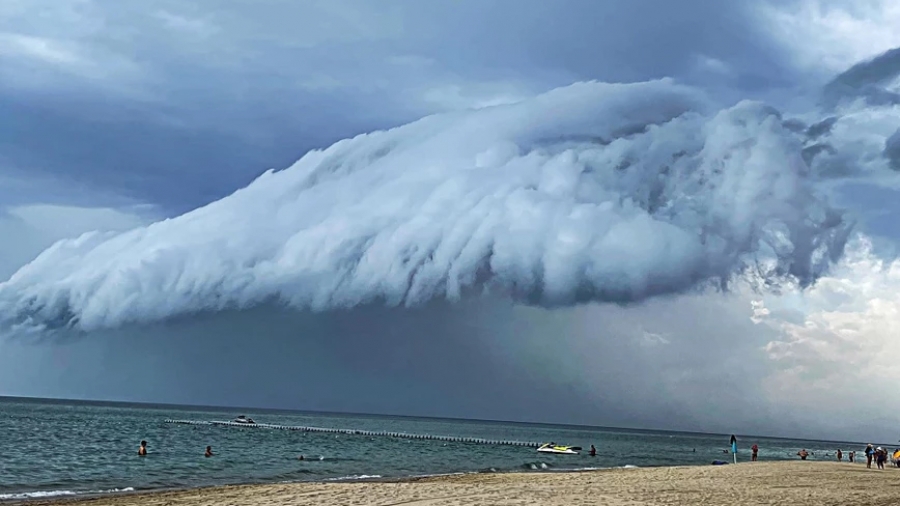 Shelf Cloud: «Σκέπασε» τη Χαλκιδική και χάρισε εντυπωσιακές εικόνες
