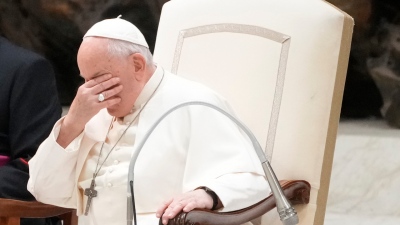 Σάλος στο Βατικανό με τον Πάπα Φραγκίσκο - Το ομοφοβικό σχόλιο για τους gay ιερείς και η συγγνώμη
