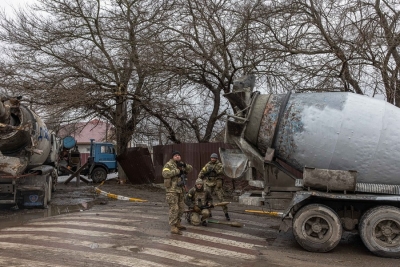 Ουκρανία: Το Κίεβο οχυρώθηκε και περιμένει - Μαίνονται οι μάχες στα προάστια