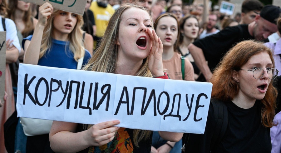 Rudenko (Kyiv Independent): Ξεχειλίζει η οργή στην Ουκρανία κατά του Zelensky – Να φύγει ο σκοτεινός  Yermak