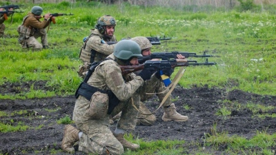 Κακομεταχείριση και απουσία στοιχειώδους εκπαίδευσης - Πώς προετοιμάζουν τους επιστρατευμένους Ουκρανούς για το μέτωπο (vid)