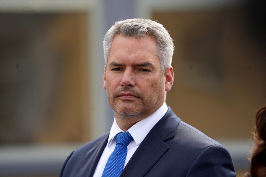 Γκάφα από τον Αυστριακό καγκελάριο: Προέτρεψε φτωχές οικογένειες «να φάνε στα McDonald’s»