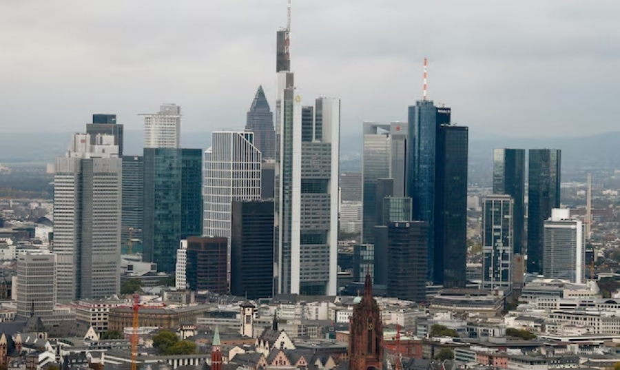 Bundesbank: Καταρρέει η ατμομηχανή της ευρωπαϊκής οικονομίας - Ελπίδες από μαζικές επενδύσεις σε υποδομές και άμυνα