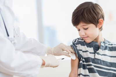 Γερμανία: Διχάζει πολιτικούς και επιστήμονες ο εμβολιασμός των παιδιών