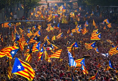 Η Ισπανία απειλεί την Καταλονία με επέμβαση της εθνικής αστυνομίας