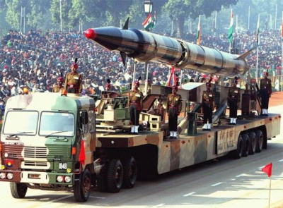 Η Ινδία μειώνει τους περιορισμούς για τις ξένες επενδύσεις στην αμυντική βιομηχανία