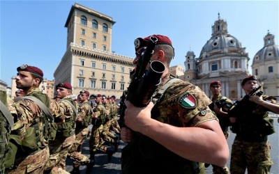 Η Ιταλία μειώνει τις αμυντικές δαπάνες, απομακρύνεται από τον στόχο του ΝΑΤΟ
