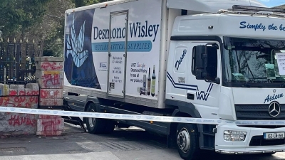 Φορτηγό έπεσε στην είσοδο της ρωσικής πρεσβείας στο Δουβλίνο
