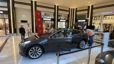 Tesla: Από 4/9 και για ένα μήνα για πρώτη φορά στην Ελλάδα στο Golden Hall