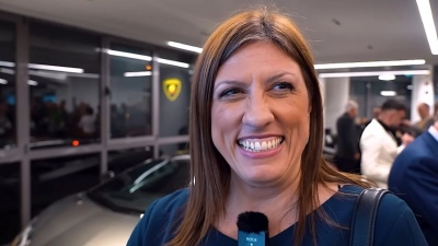 Οι καρδούλες της Κωνσταντοπούλου πάνε πια στην...  Lamborghini: Viral στο Tik Tok - «Gucci, Ferrari και Βελουχιώτη Άρη»