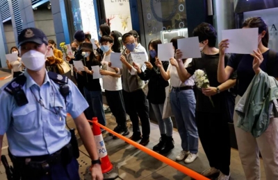 Εξέγερση λευκού χαρτιού: Η λαϊκή οργή ξεχείλισε για τα lockdown - Οι Κινέζοι χρησιμοποιούν το.. πορνό για να «εξαφανίζουν» τις διαδηλώσεις