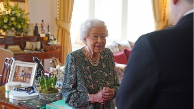 Η βασίλισσα Ελισάβετ δηλώνει ότι «δεν μπορεί να κινηθεί» καλά - Ανησυχία στο Μπάκινγχαμ