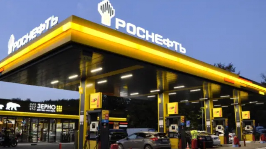 Η βενζίνη δεν είναι για όλους: Η Ρωσία σφίγγει τη θηλιά στους κανονισμούς πώλησης καυσίμων