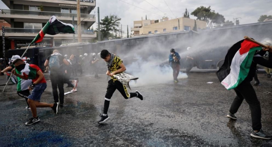 Συλλήψεις και τραυματίες στα επεισόδια στην ισραηλινή πρεσβεία στην Αθήνα